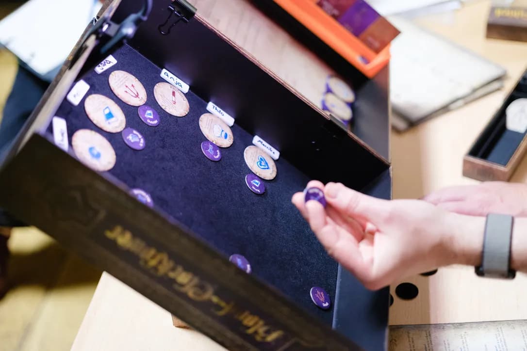 Blood on the Clocktower Grimoire mit Rollen-Tokens