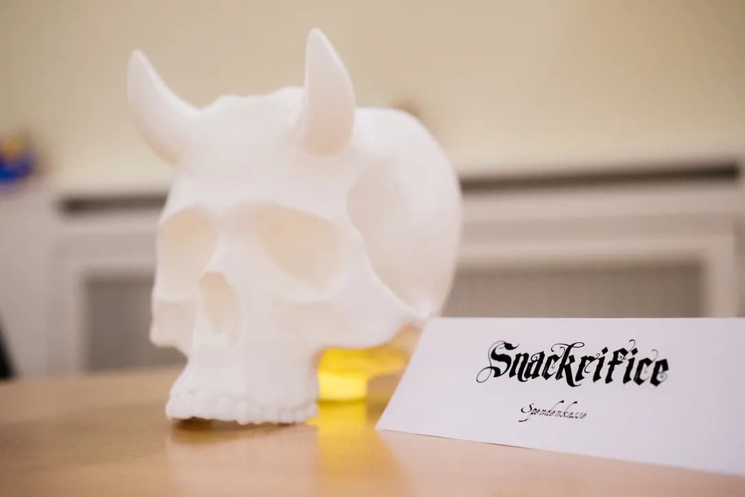 Snackrifice-Schädel — ein Blood on the Clocktower Spielabend-Ritual